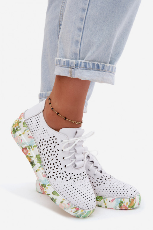 Haut mit durchbrochenen Elementen Schuhe Feminin mit einer Plattform Artiker 54C1604 Zueiße Farbe
