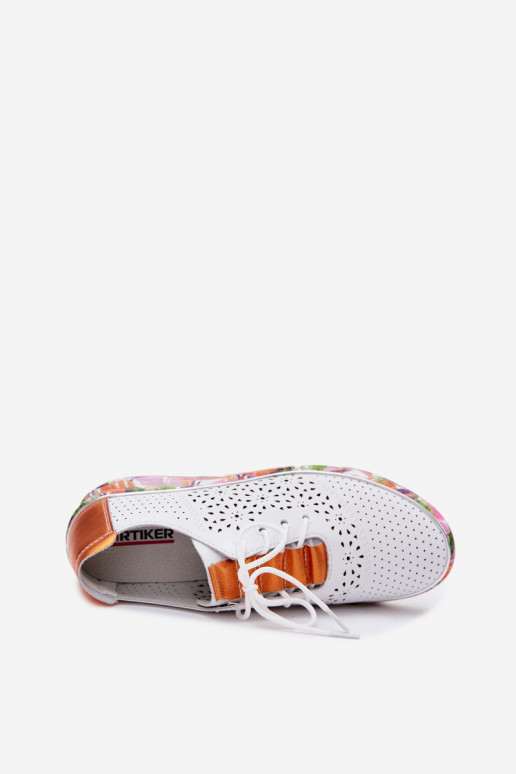 Haut mit durchbrochenen Elementen Schuhe Feminin mit einer Plattform mit Schriften Artiker 56C1802 INeiß-orange Farbe
