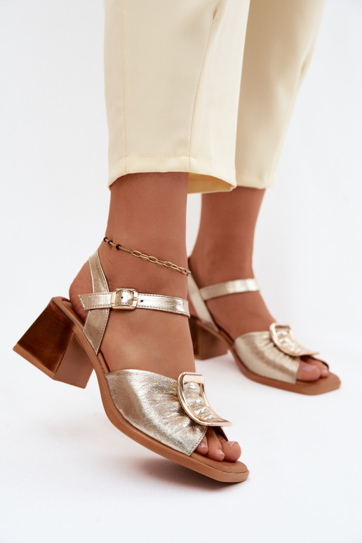 Absatzsandalen mit Schnallen Artiker 58C2033 goldfarben