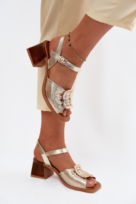 Damensandalen Feminin mit Absätzen mit Schnallen Artiker 58C2033 goldene Farbe