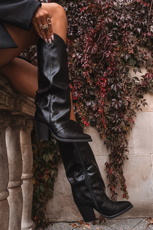 Schwarze lange Cowboy-Stiefel mit Absätzen aus Kunstleder Tai turivine