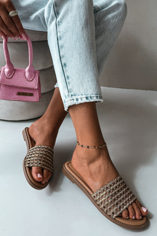 Braune Slipper mit glänzenden Details Fendi