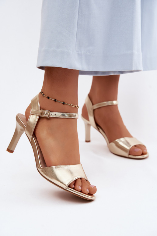 Damen Sandalen auf einem dünnen Absatz in goldfarben von Sergio Leone