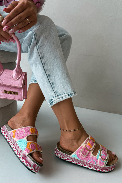 Glimma gehäkelte Slipper mit Plattform und Schnallen in Rosa