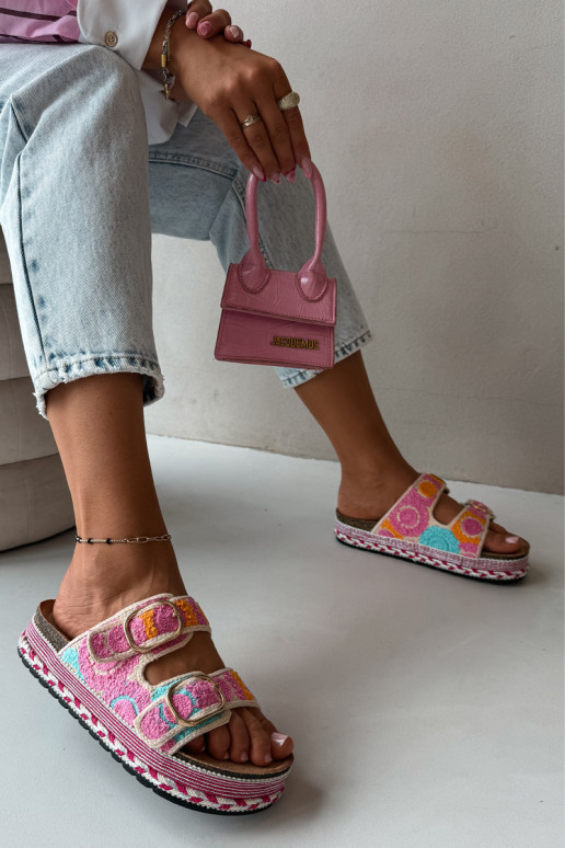 Glimma gehäkelte Slipper mit Plattform und Schnallen in Rosa
