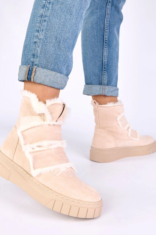 Sandfarbene Stiefeletten mit Klettverschluss, verziert mit Fell Grace