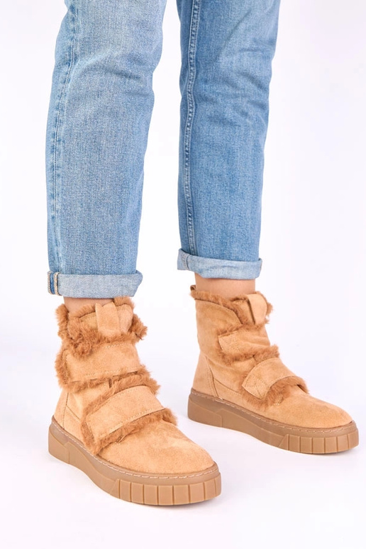 Braune Stiefeletten mit Klettverschluss, verziert mit Fell Grace