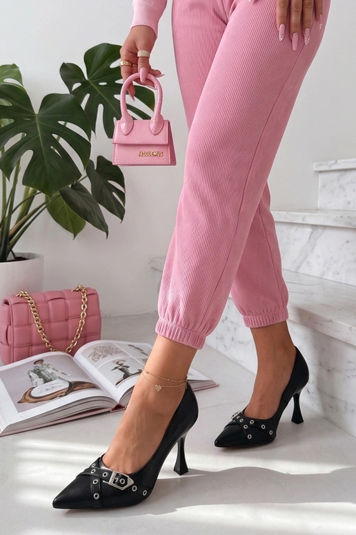 Schwarze Stilettos mit einer dekorativen Schnalle Aeliana