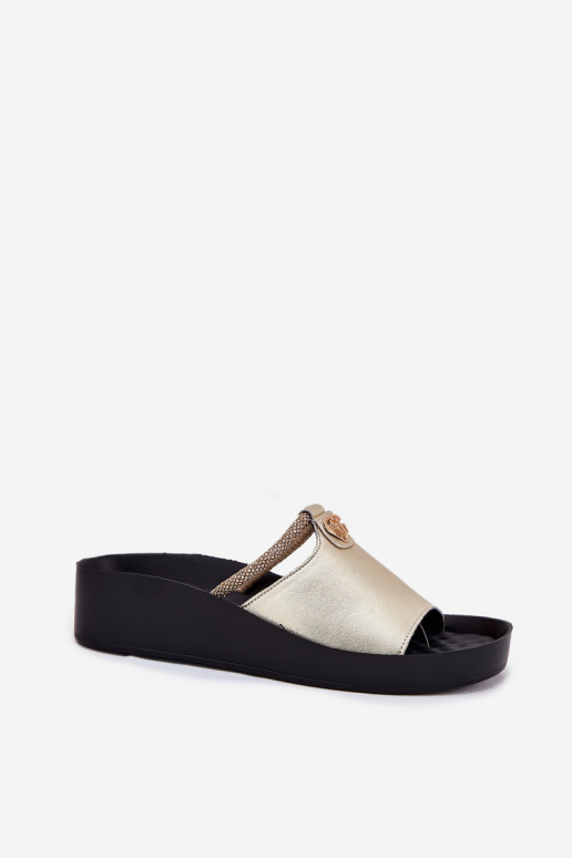 Goldene Damen-Lederslipper mit verzierten Absätzen KV51-034