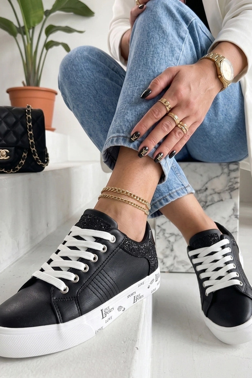 Schwarze Sneakers mit dekorativen Einsätzen Layla