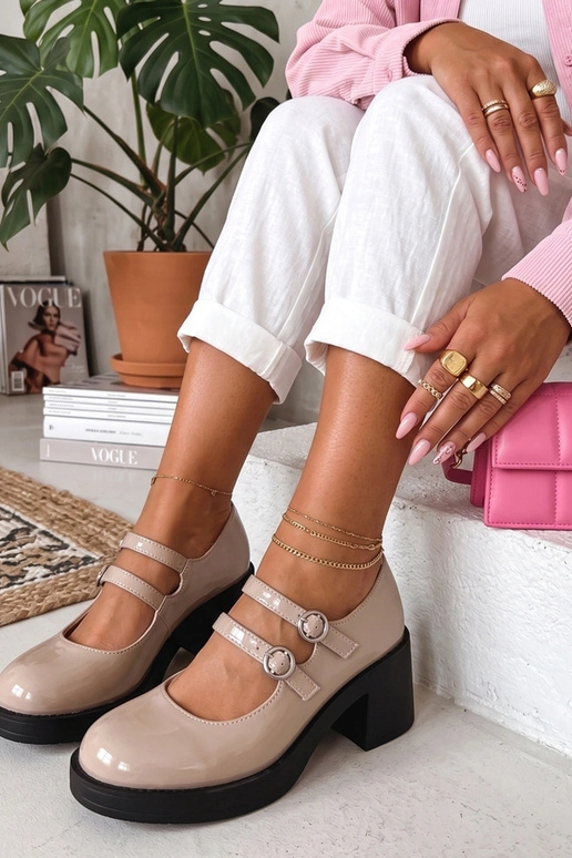 Mia braune lackierte Sandalen mit Absatz