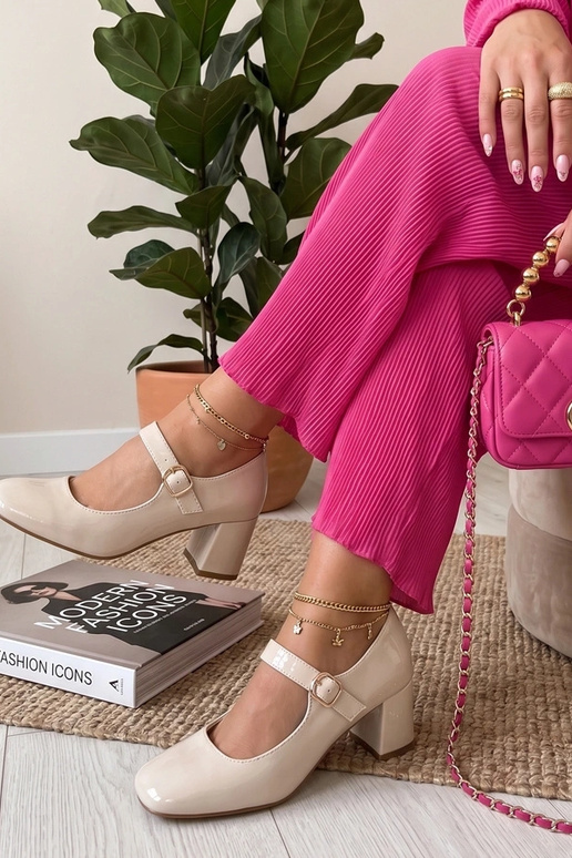 Gianna sandfarbene lackierte Sandalen mit Absatz