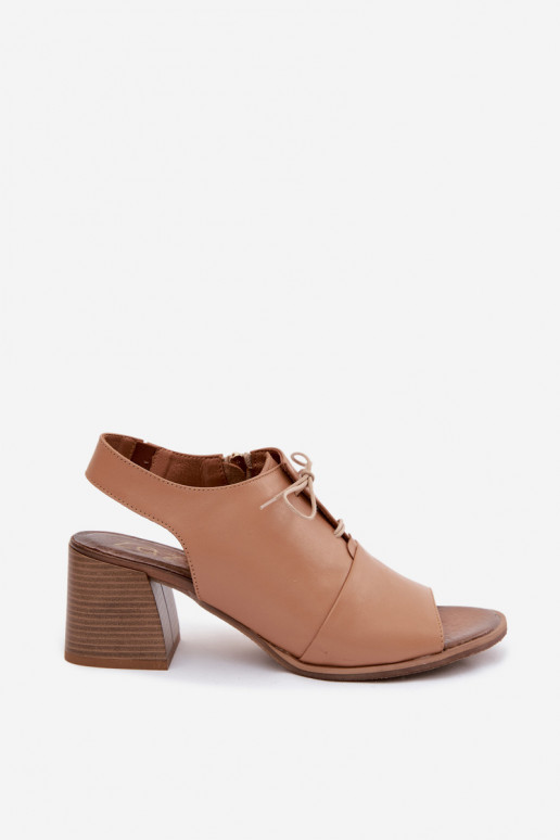 Leder-Sandalen mit hohen Absätzen und stilvollen Details Zazoo 40523 in Cappuccino-Farbe