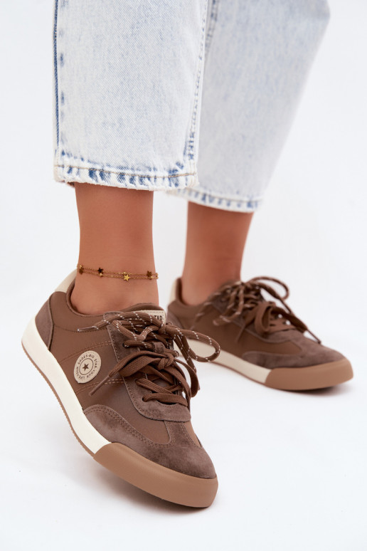 Wildleder-Sneaker für Damen mit doppelten Schnürsenkeln Big Star UU274002 in brauner Farbe