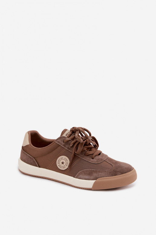 Wildleder-Sneaker für Damen mit doppelten Schnürsenkeln Big Star UU274002 in brauner Farbe
