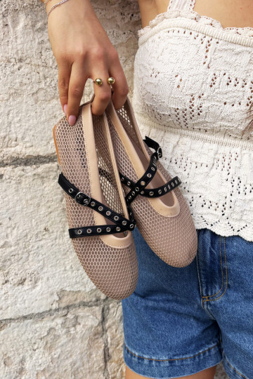 Netz-Ballerinas mit Riemen in Sand Salliroe