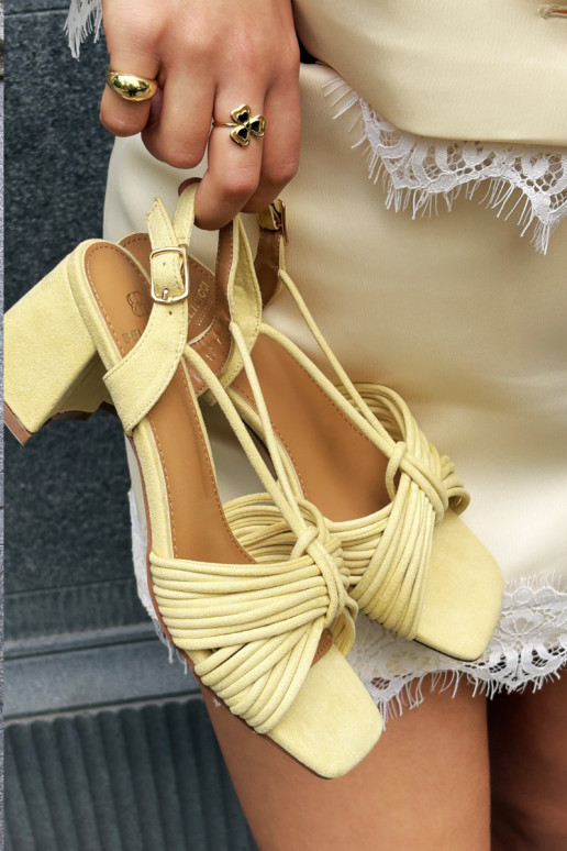 Damen Sandalen mit Riemen und Absätzen in Gelb Taffina