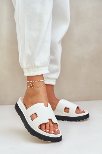 Weiße leichte Slipper mit Ausschnitten Neladith 2