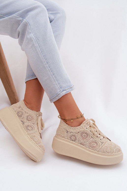 Sandfarbene Freizeitschuhe mit Plattform und Spitzenmotiven Evalora