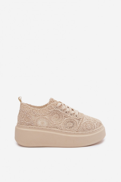 Sandfarbene Freizeitschuhe mit Plattform und Spitzenmotiven Evalora