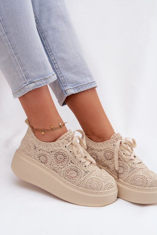 Sandfarbene Freizeitschuhe mit Plattform und Spitzenmotiven Evalora