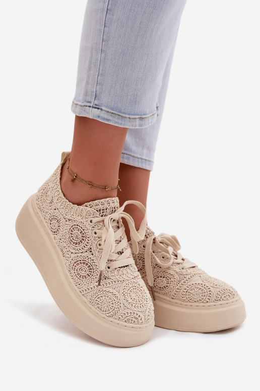 Sandfarbene Freizeitschuhe mit Plattform und Spitzenmotiven Evalora