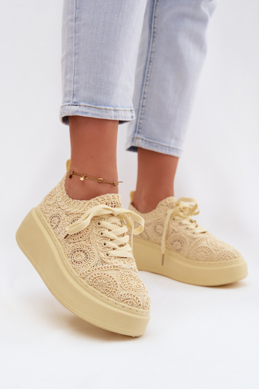 Gelbe Freizeitschuhe mit Plattform und Spitzenmotiven Evalora