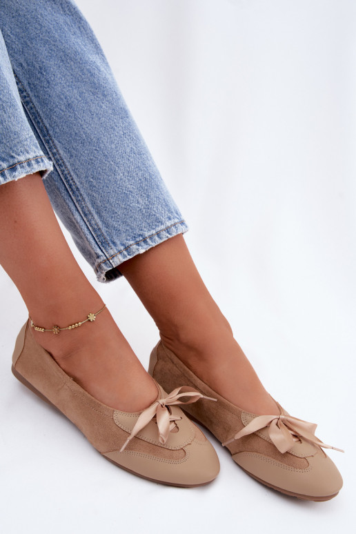 Beige sportliche Ballerinas mit stilvollen Details Peonia