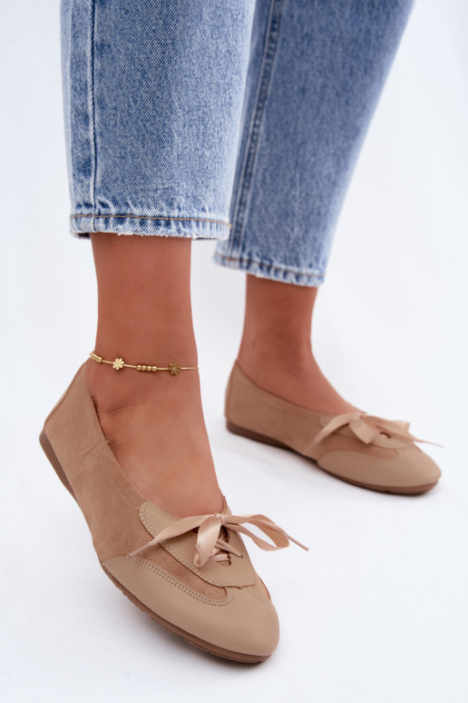 Beige sportliche Ballerinas mit stilvollen Details Peonia
