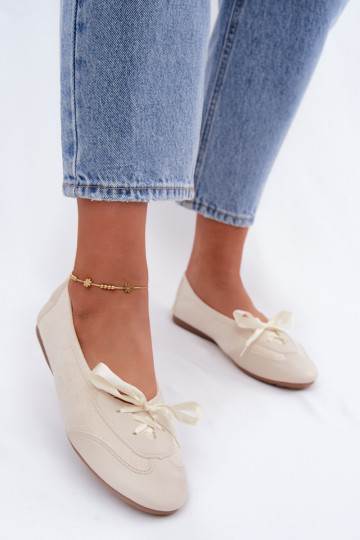 Elfenbeinfarbene Sport-Ballerinas mit stilvollen Details Peonia