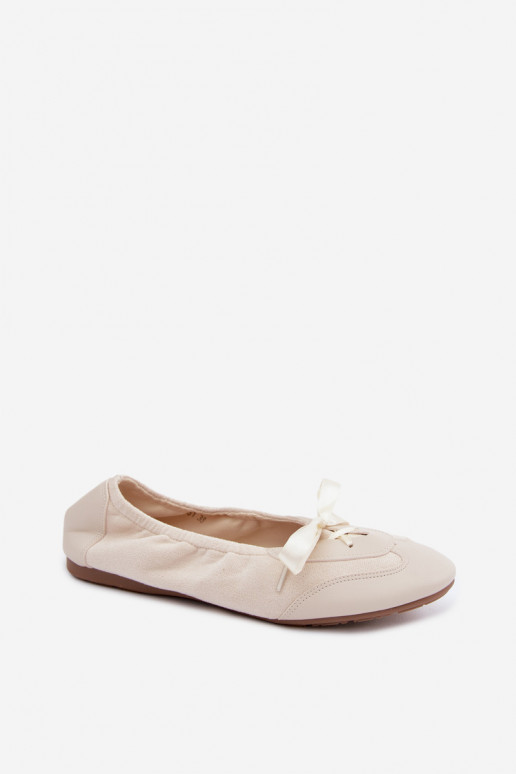 Elfenbeinfarbene Sport-Ballerinas mit stilvollen Details Peonia