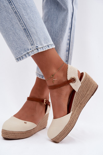 Sandfarbene Espadrilles mit Plattform