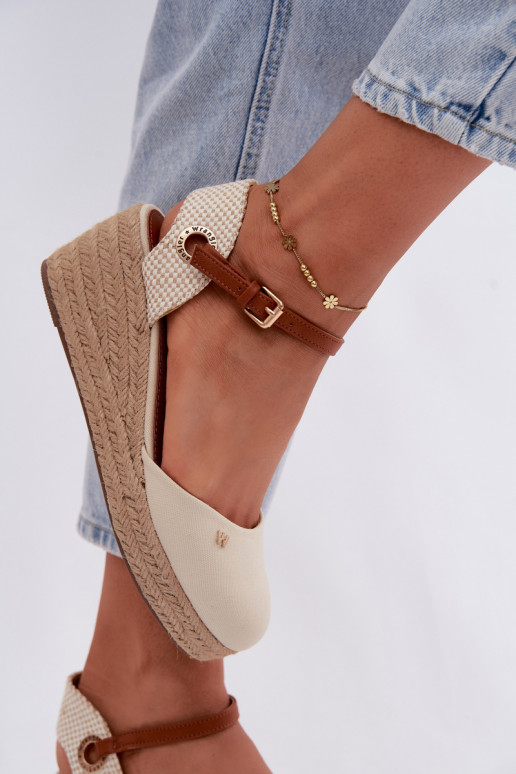 Sandfarbene Espadrilles mit Plattform