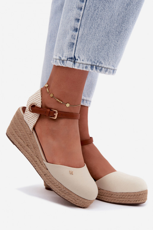 Sandfarbene Espadrilles mit Plattform