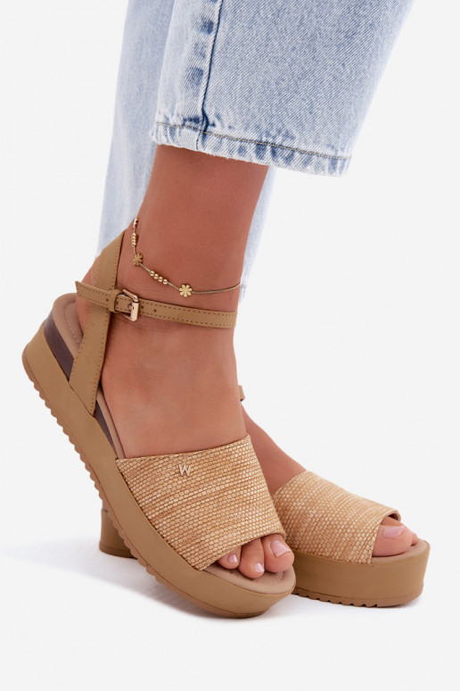 Sandfarbene Damen-Sandalen mit Plattform