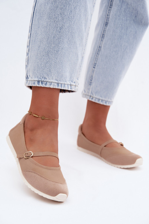 Sportliche Ballerinas mit Riemen in Sand Charmy