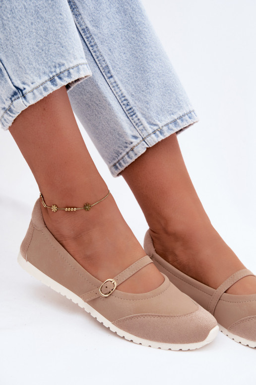 Sportliche Ballerinas mit Riemen in Sand Charmy