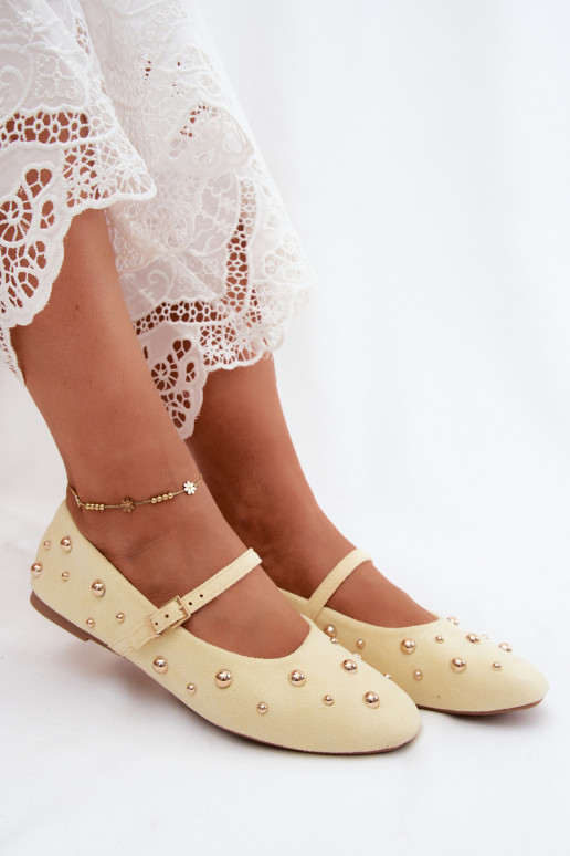 Ballerinas mit Dekoration und Riemen in Gelb Cuddly