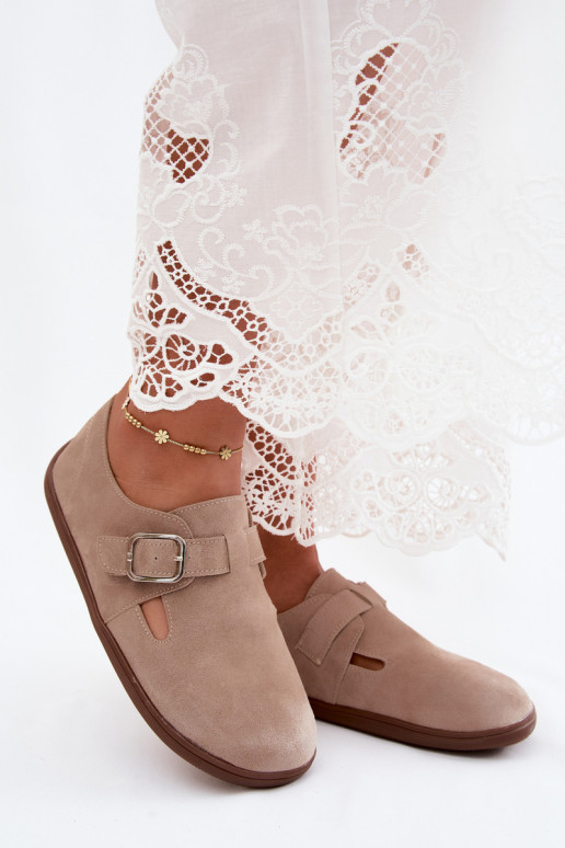 Sandfarbene Damenschuhe mit Schnallen aus Kunstveloursleder Sombellia