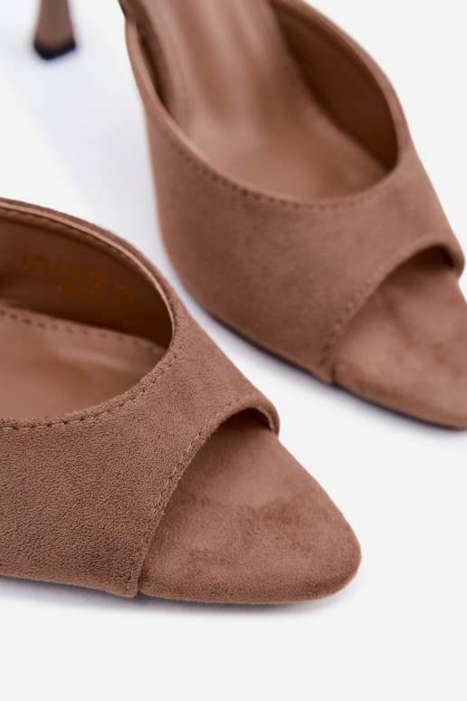 Pantoletten mit dünnen Absätzen aus Kunstveloursleder in Khaki Cherryssa
