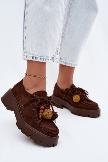 Schuhe mit schönen Details aus Kunstveloursleder in Schokolade Melonia