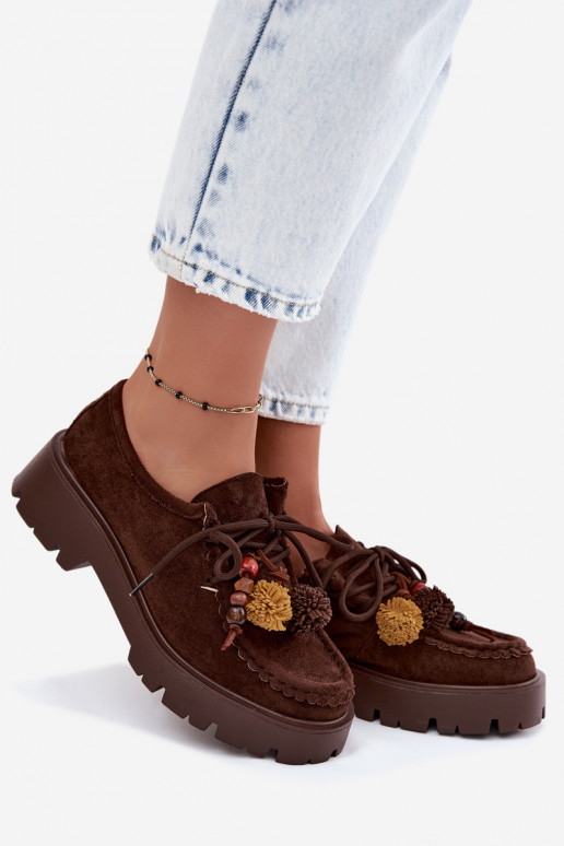 Schuhe mit schönen Details aus Kunstveloursleder in Schokolade Melonia