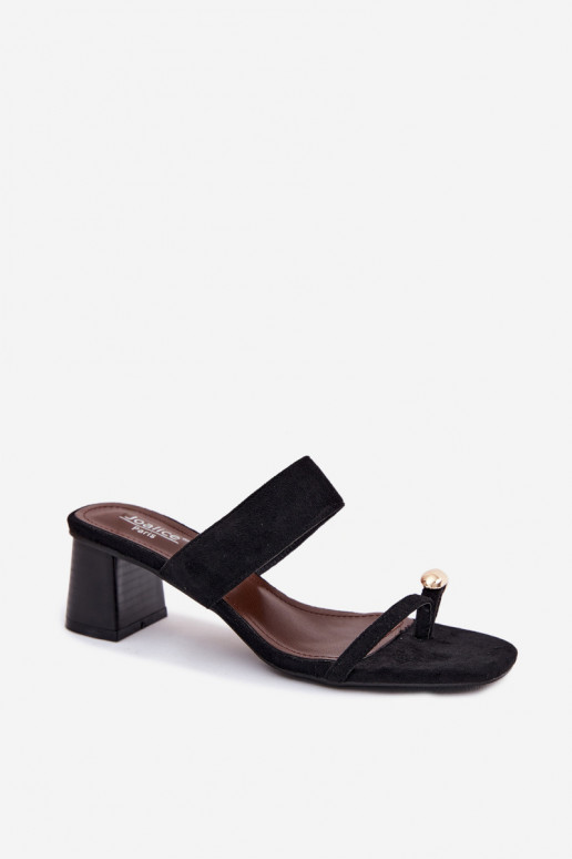 Pantoletten mit Absätzen und goldenen Details in Schwarz Dakotelle