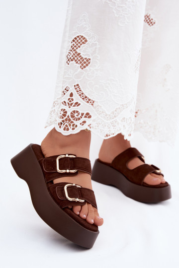 Damen Clogs mit Plattform und Schnallen in Schokoladenfarbe aus Kunstveloursleder Hazelia