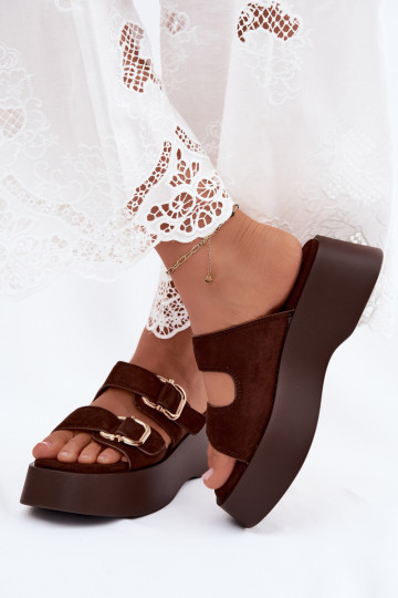Damen Clogs mit Plattform und Schnallen in Schokoladenfarbe aus Kunstveloursleder Hazelia 2