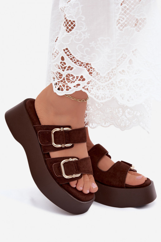 Damen Clogs mit Plattform und Schnallen in Schokoladenfarbe aus Kunstveloursleder Hazelia