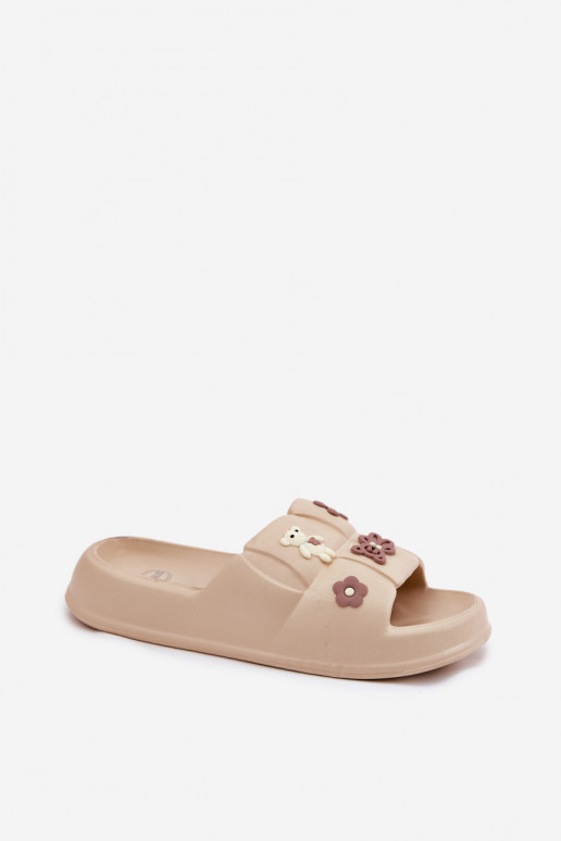 Sandfarbene leichte Slipper mit Schnallen Redienna