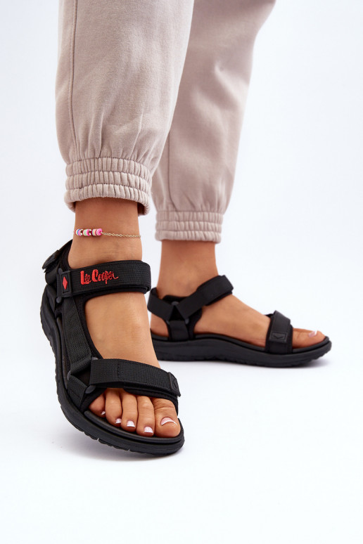 Damen-Sandalen mit klebrigen Verschlüssen in Schwarz Lee Cooper LCIN-26-34-4423L