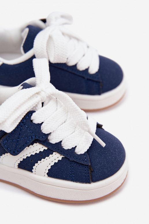 Kindersneaker mit Klettverschlüssen aus Kunstleder in dunkelblauer Farbe Zoya