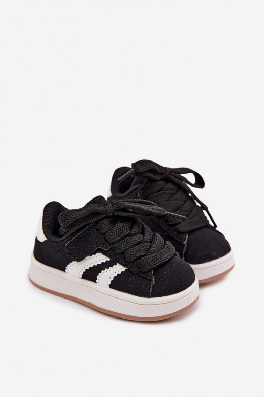 Kindersneaker mit Klettverschlüssen aus Kunstleder in schwarzer Farbe Zoya